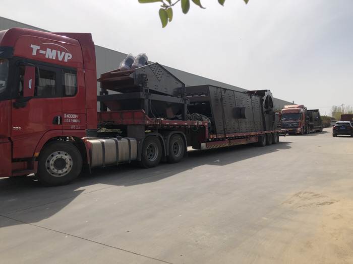 振科发往新疆两台制砂洗砂设备发货中